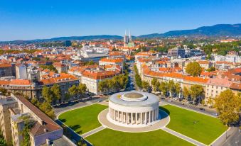 West Oasis with Terrace - Happy Rentals