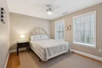 Beautiful 4 BR, Close to Everything!!  Walk to Gooch's Beach and Dock Square!