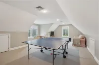 Beautiful 4 BR, Close to Everything!!  Walk to Gooch's Beach and Dock Square!