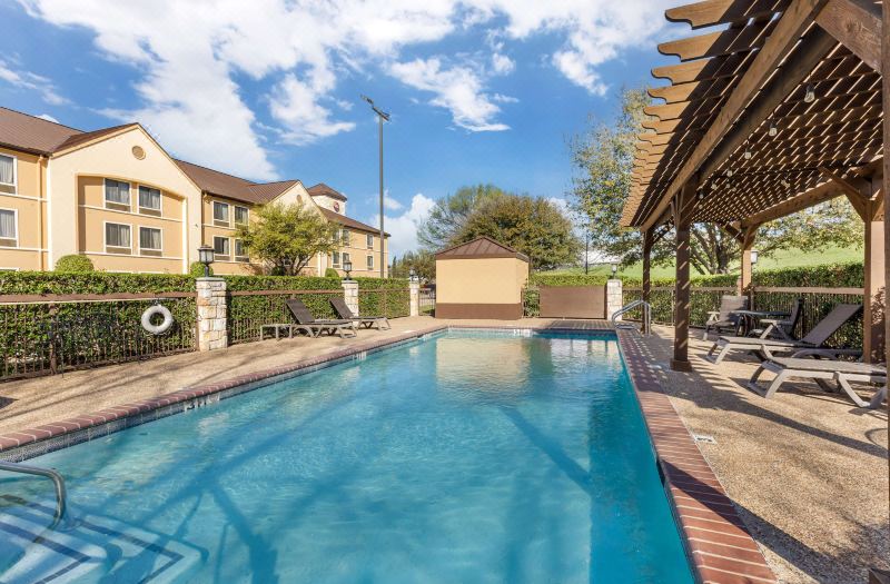 Best Western Plus Lewisville Flower Mound photo 2