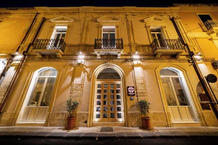 Fortaleza Charme House Отели рядом с достопримечательностью «Piccolo Teatro dei Pupi»