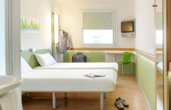 貝爾熱拉克宜必思快捷酒店