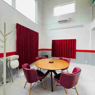 TOMATO CUBE Dining/Meeting Rooms