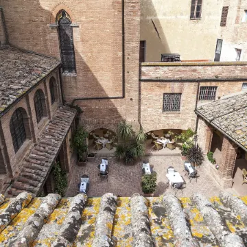 Il Chiostro Del Carmine