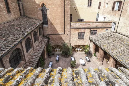 Il Chiostro Del Carmine