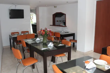 Hotel Real Estación Отели рядом с достопримечательностью «Университет Насьональ де Колумбия»