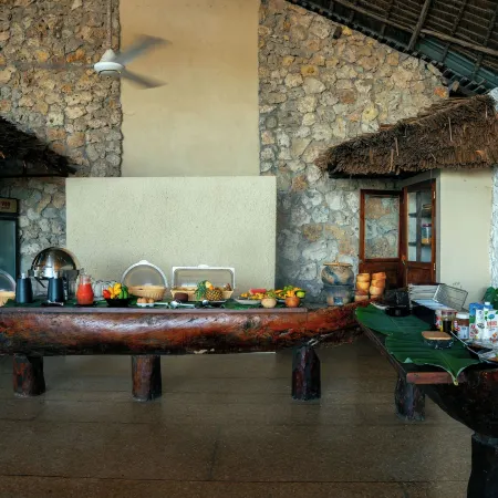 Basecamp Mafía Island