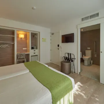 BQ Amfora Beach - Adults Only Отели рядом с достопримечательностью «Конгресс-центр Пальмы»