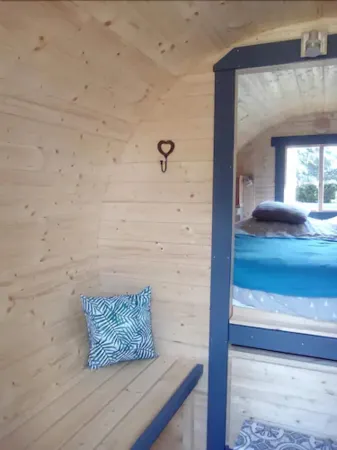 Les Tonneaux de l'Eure Logement Insolite Отели в г. Ане