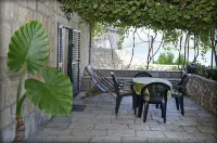 Apartmani Loredana - 2-Bedroom-Apartment with Sea View Hotels in Trpanj