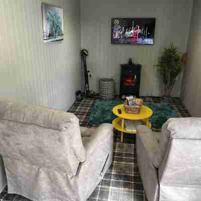 Cedar Boutique Lodge-Dog, Fishing and Spa Access Rooms