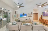 푼타카나에 위치한 수영장과 해변이 있는 5BR 빌라 푼타카나 호텔