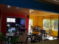 Ticheze Lodge and Car Hire - 3 звезды