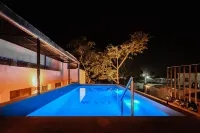 Hotel Waye - Pools