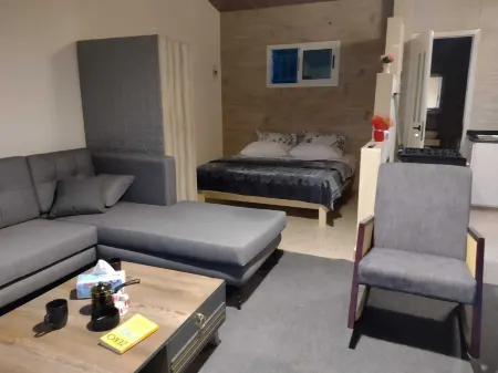 Authentic Chalet in the Heart of Shouf - 5 People Отели в г. Barouk