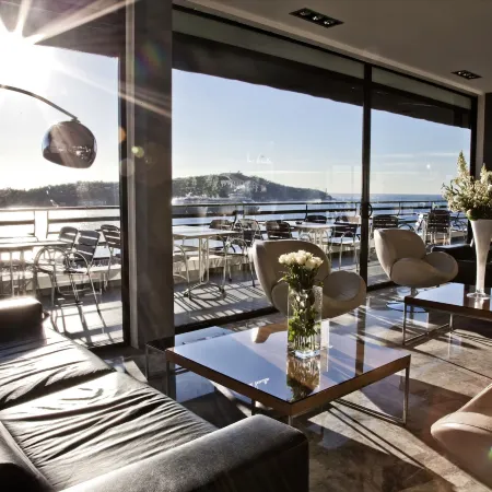 Hôtel le Versailles Отели рядом с достопримечательностью «Soneva»