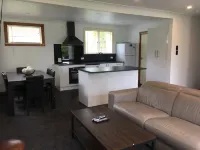 3 & 4 Bedroom Holiday Houses Central Picton Hotel a Bay of Many Coves