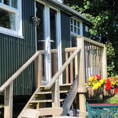 1 Bedroom Cabin Sleeps 2 Private Garden WiFi