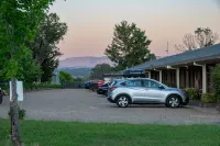 Tumut Valley Motel Pet Friendly - Pysäköinti