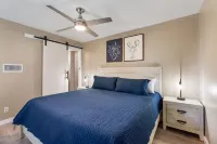 Sandy Feet - Includes Beach services Hotels near Leeward Key - Seas the View 602