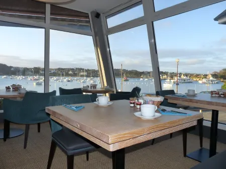 Hôtel des Rochers Отели в г. Перрос-Гирек