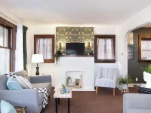 Cozy, Convenient Getaway 3Bd2Ba dog-friendly home in wonderful Akron, OH Hotels in Akron