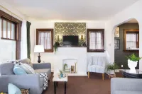 Cozy, Convenient Getaway 3Bd2Ba dog-friendly home in wonderful Akron, OH