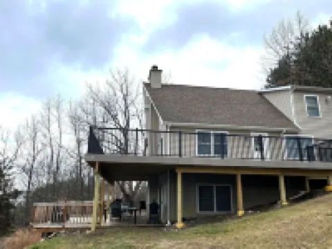 Seneca Lake Spacious 5-Bedroom Chalet. Last Minute Rental Discounts Available