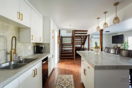 New - Hawaiian Tin Shack Отели в г. Хавайиан-Парадайс-Парк