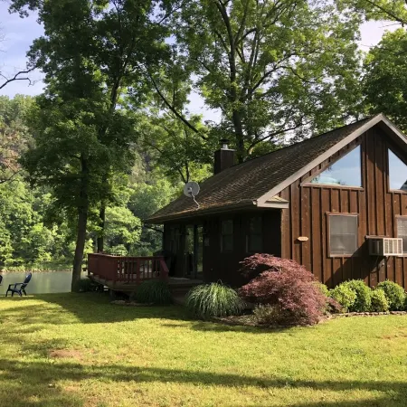 Perfect spot for fishing the White River/Small cabin sleeps 2-4/1 Bdrm with loft