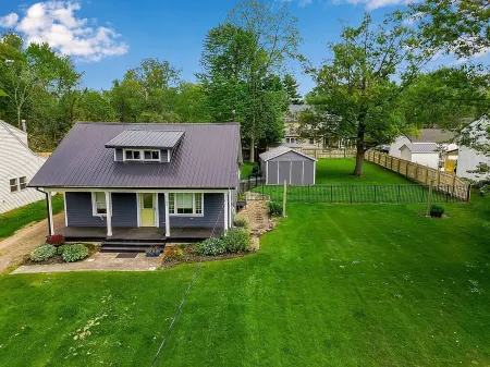 ~Booking Year-Round~ 4B 2.5 BATH Updated Grandview Bay Home