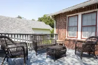 Enjoy a stylish experience at this centrally-located guest house DOWNTOWN!