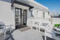 Luxurious Outdoor Hot Tub and Elegant Furnishings - Charming Escape