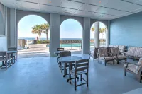 Gulf Front Views and Resort-Style Amenities - Luxurious Coastal Retreat