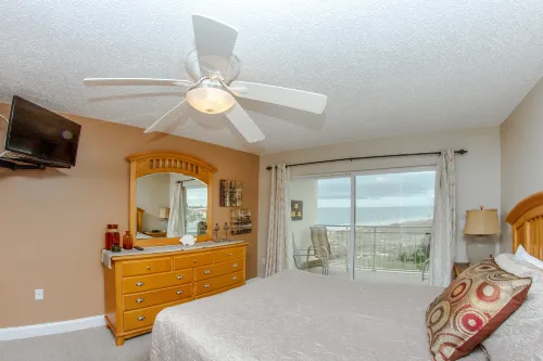 Heated Swimming Pool and Beach Views - Spacious Coastal Haven