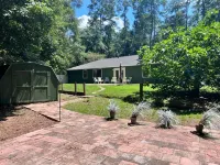 Spacious Fenced Yard and Cozy Living Space - Charming Bo-Ho Retreat Hotels in Centerville