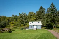Charming Cottage with Scenic Trails - Cozy Summer Escape Hotels in Hamden
