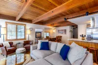 Private Hot Tub and Cozy Fireplace - Charming Retreat