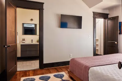 Accessible Retreat with Cozy Outdoor Spaces - Inviting Modern Haven Hotels in Homewood