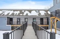 Charming Condo with Seasonal Views and Cozy Fireplace - Elegant Retreat