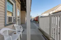 Steps to Pool and Beach with Modern Comforts - Charming Coastal Haven Hotel a Wildwood Crest