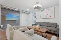 Spacious Gathering Areas and Pool Table - Inviting Retreat فنادق في Midwest City