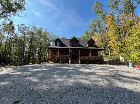 New Adirondack spacious cabin in the Lake George and Gore Mountain Area