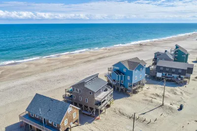 Oceanfront 4 bedroom house w/ private W/D, WiFi, shared pool, AC