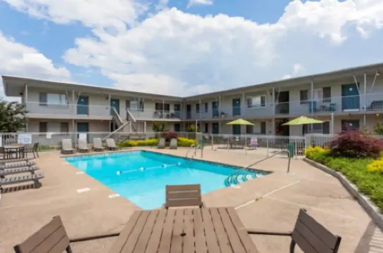 Top Floor Retreat with Pool and Concierge Services - Charming Oasis