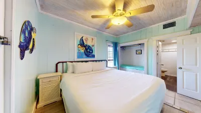 Charming Townhouse,  Shared pool, Great Location Hotels in Port Aransas