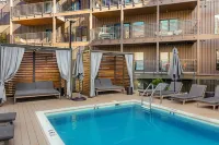 Chic Retreat - Patio, Pool, Walk to Broadway