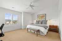 Elegant Getaway with Clubhouse Pool and Hot Tub - Charming Retreat