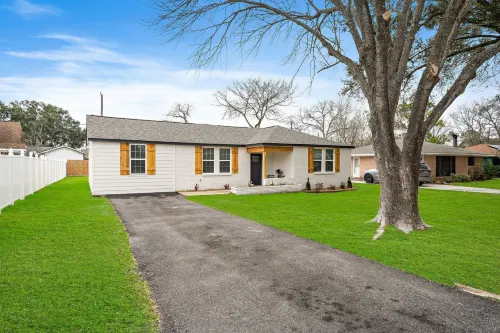 Game Room and Covered Patio Retreat - Gorgeous Spacious Gem