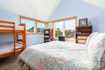 Serenity - Beach Access, Gas BBQ, Bikes, Privacy Yard